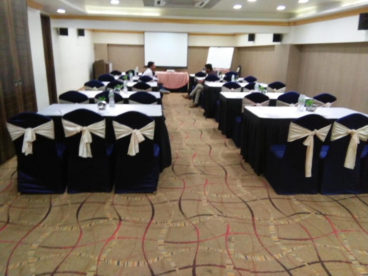 The Fern Residency Rajkot Ξενοδοχείο Εξωτερικό φωτογραφία