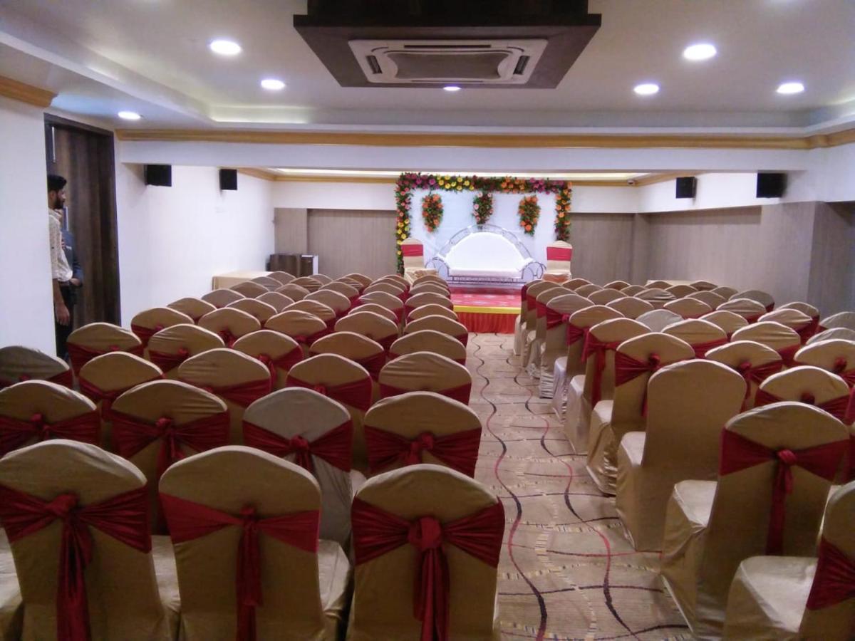The Fern Residency Rajkot Ξενοδοχείο Εξωτερικό φωτογραφία