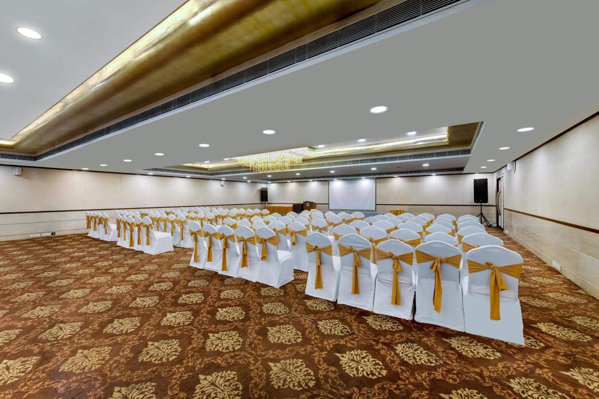 The Fern Residency Rajkot Ξενοδοχείο Εξωτερικό φωτογραφία